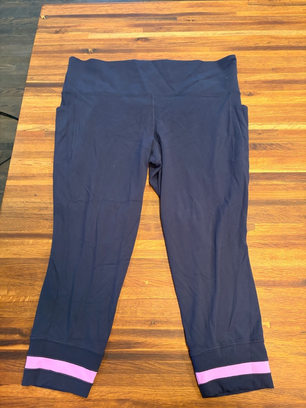 Athleta Salutation Stash 7/8 Tight